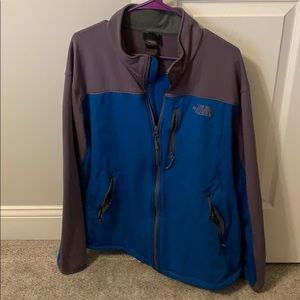 Men’s soft shell North Face jacket